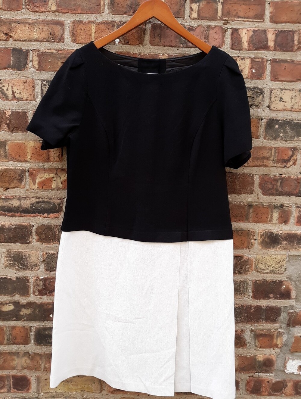 WHBM Black White Colorblock Dress 14 Button Back Pleated Sheath